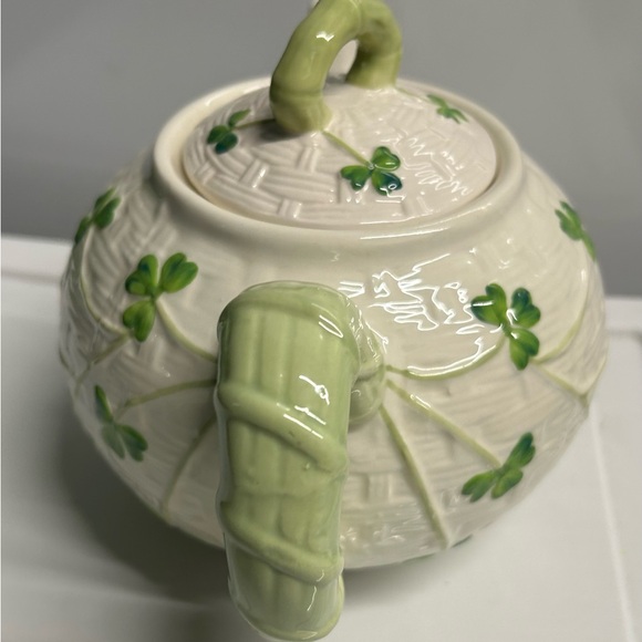 Celtic Classics Irish Vintage Teapot White with Clovers Basket Weave Pattern - Picture 5 of 7